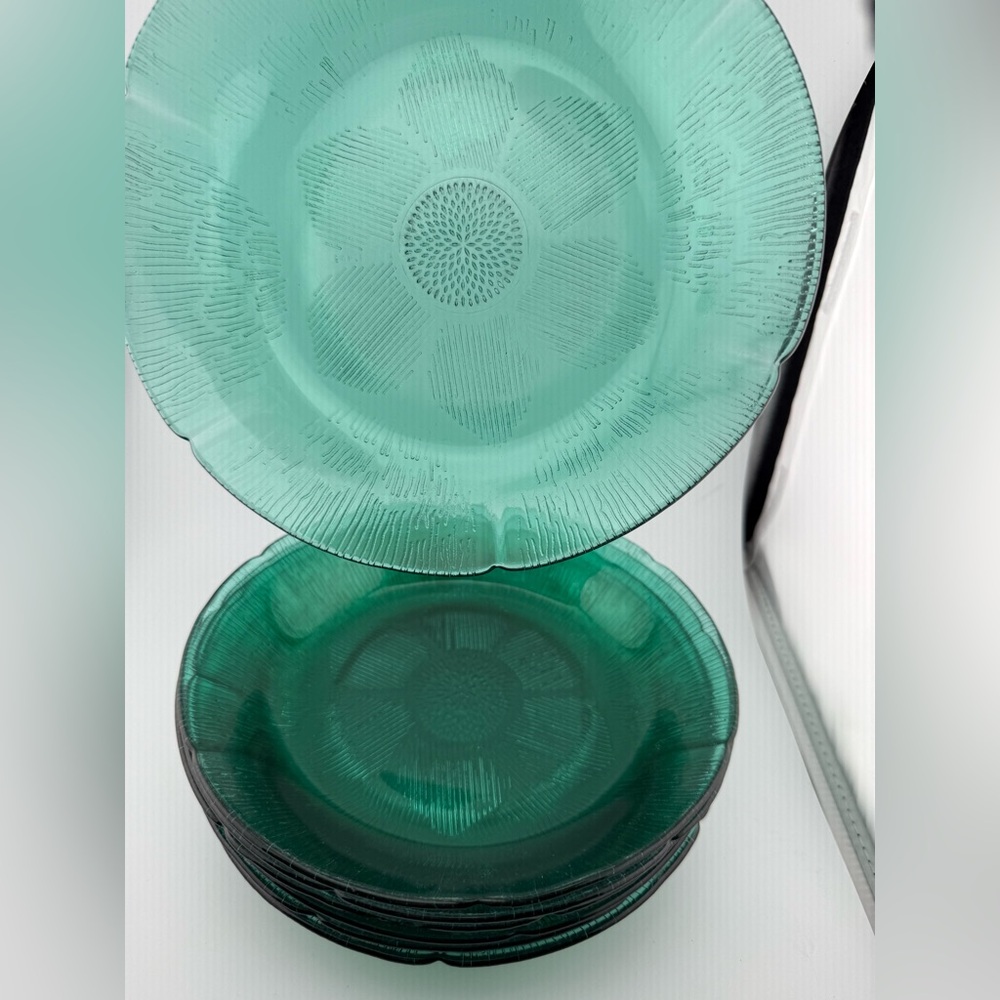 7 Forte Crisa 8.5” (Sunflower pattern) green, glass salad plate/bowl. Mexico